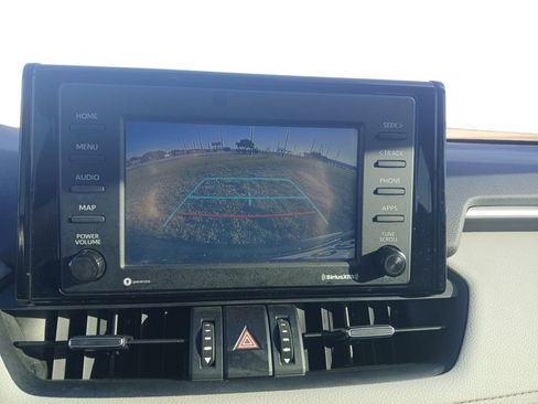 Used 2021 Toyota RAV4 XLE Premium image 30