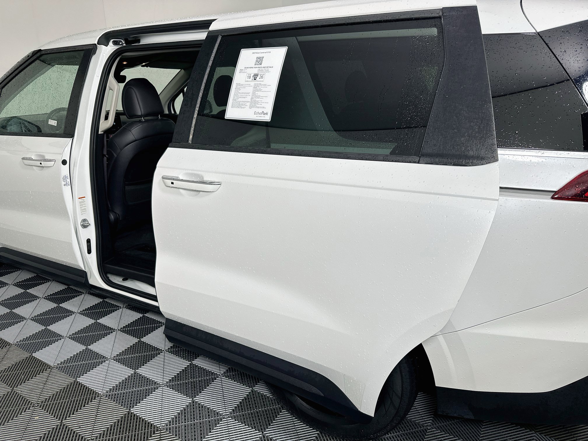 Used 2025 Kia Carnival FWD image 26