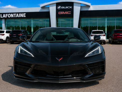 Used 2021 Chevrolet Corvette Stingray Preferred Cpe w/ Engine Appearance Package RWD image 2