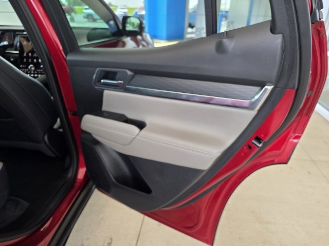 Used 2025 GMC Terrain Elevation w/ Elevation Premium Package FWD image 30