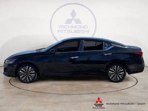 Used 2024 Nissan Altima 2.5 SV image 6