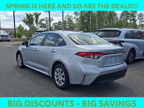Used 2025 Toyota Corolla LE image 5