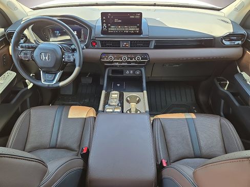Used 2025 Honda Pilot Elite image 18