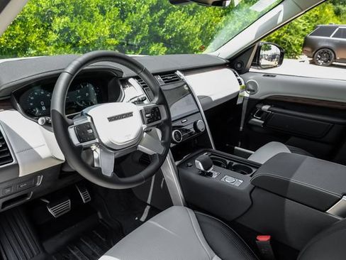 New 2026 Land Rover Discovery Dynamic SE AWD/4WD image 3