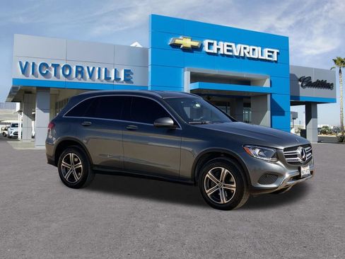 Used 2018 Mercedes-Benz GLC 300 4MATIC image 3