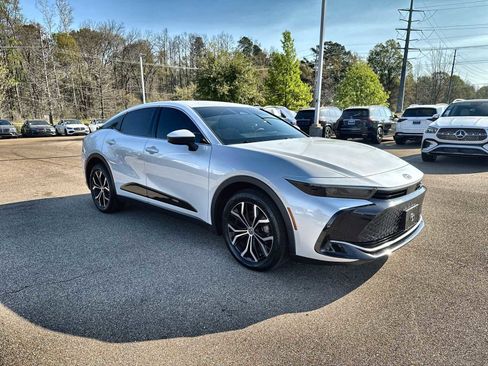 Used 2023 Toyota Crown XLE image 11