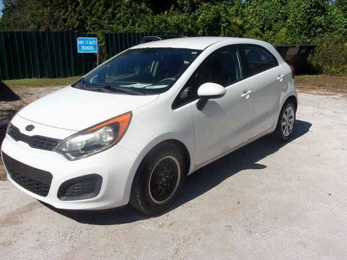 Used 2012 Kia Rio EX image 1