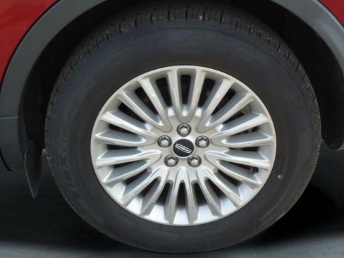 Used 2019 Lincoln Nautilus FWD image 9