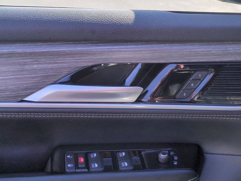 Used 2024 Jeep Wagoneer L Series III w/ Flexible Seating Group image 15