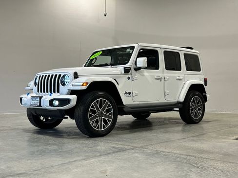 Used 2022 Jeep Wrangler Unlimited Sahara image 2