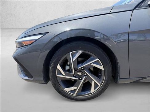 Certified 2025 Hyundai Elantra Sport FWD image 19