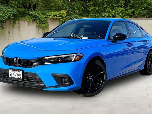 Used 2023 Honda Civic Sport image 3