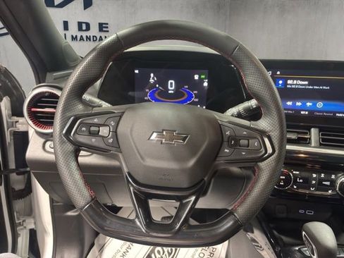 Used 2024 Chevrolet Trax RS w/ Sunroof Package FWD image 10