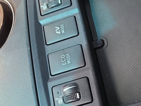 Used 2017 Toyota Camry XLE w/ Moonroof Package image 28