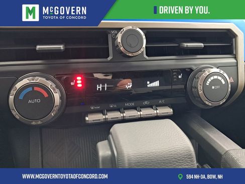 Used 2025 Toyota Tacoma TRD Sport AWD/4WD image 28