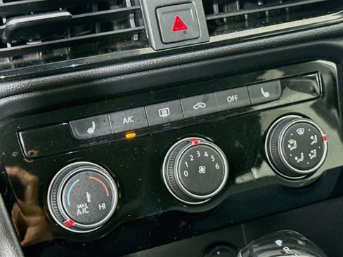 Certified 2023 Volkswagen Taos SE AWD/4WD image 19