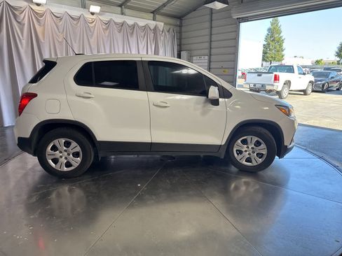 Used 2018 Chevrolet Trax LS image 4