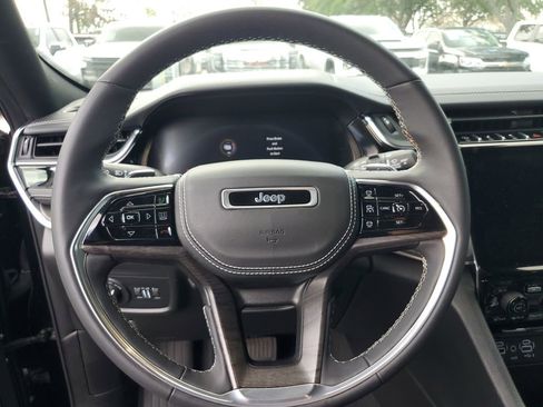 Used 2023 Jeep Grand Cherokee Overland AWD/4WD image 27