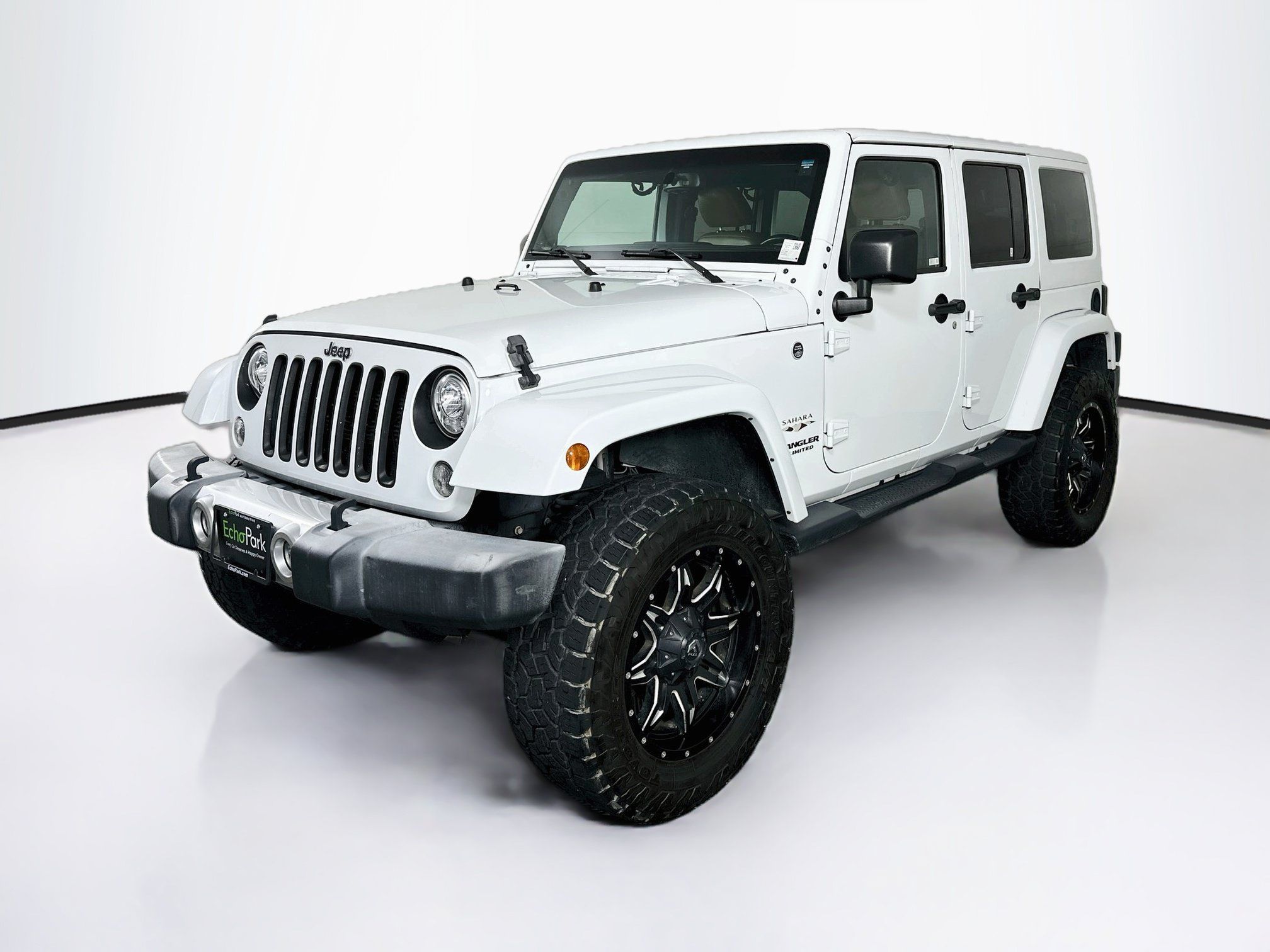 Used 2017 Jeep Wrangler Unlimited Sahara w/ Connectivity Group AWD/4WD image 3