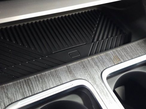 Used 2025 BMW 760i xDrive w/ Premium Package image 38