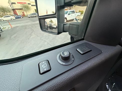 Used 2015 Ford F250 Platinum w/ FX4 Off-Road Package image 25