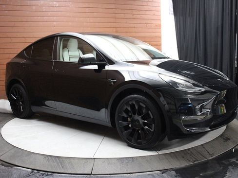 Used 2023 Tesla Model Y Long Range image 47