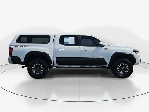 Used 2018 Toyota Tacoma TRD Off-Road image 4