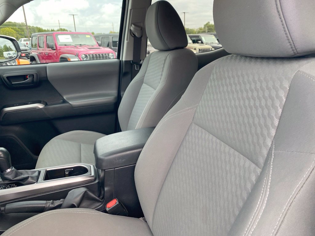Used 2023 Toyota Tacoma SR5 RWD image 13