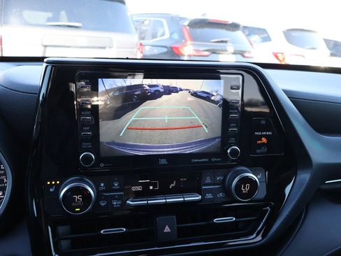 Used 2021 Toyota Highlander XSE image 24