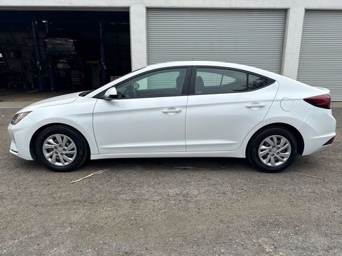 Used 2020 Hyundai Elantra SE w/ Cargo Package (C1) FWD image 2