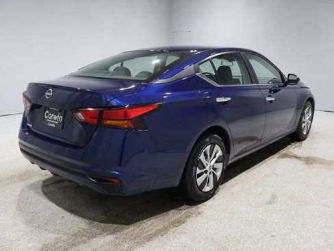 Used 2024 Nissan Altima 2.5 S image 2