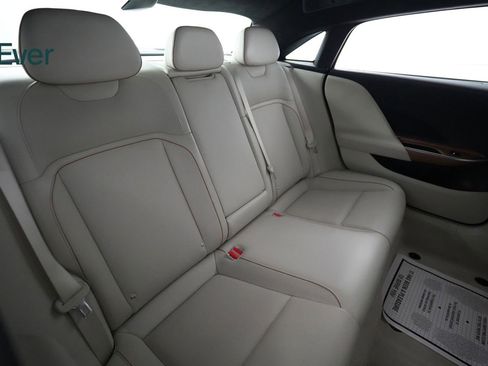 Used 2023 Lucid Air Touring image 5