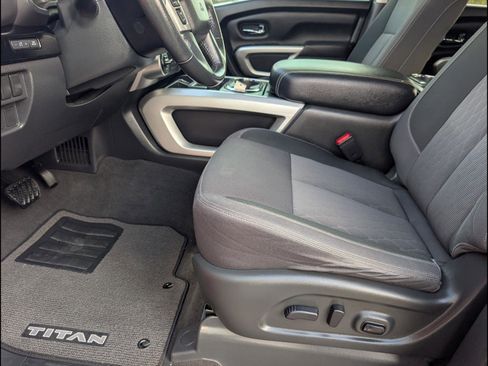 Used 2020 Nissan Titan SV w/ SV Convenience Package image 9