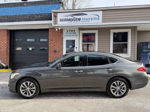 Used 2013 INFINITI M37 w/ Premium Pkg image 2