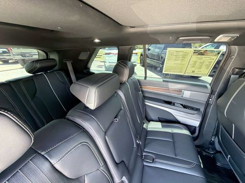 Used 2026 Cadillac Vistiq Luxury AWD/4WD image 16