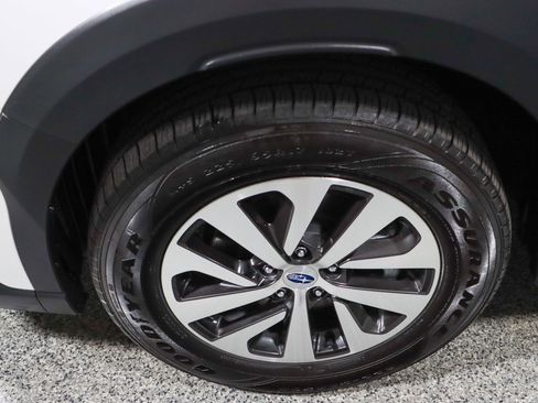 Used 2024 Subaru Outback Premium AWD/4WD image 11