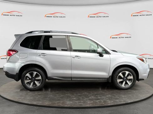 Used 2017 Subaru Forester 2.5i Premium w/ All-Weather Package AWD/4WD image 6