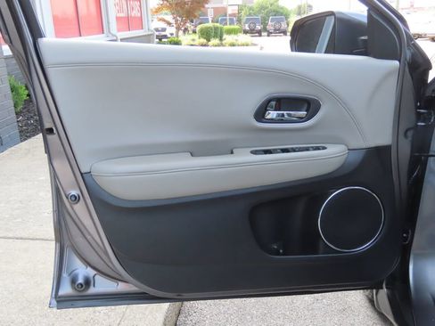 Used 2019 Honda HR-V EX-L image 18