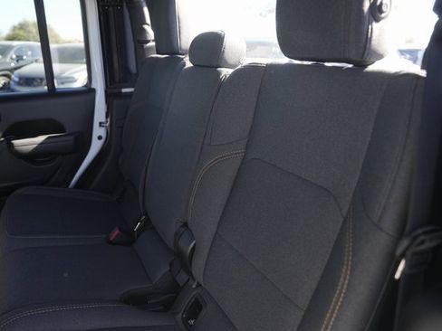 Used 2025 Jeep Gladiator Sport image 13