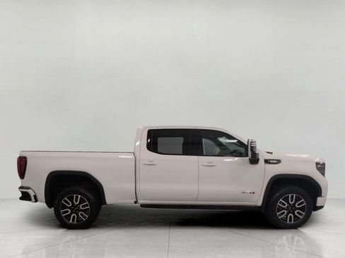 Used 2024 GMC Sierra 1500 AT4 w/ Technology Package AWD/4WD image 11