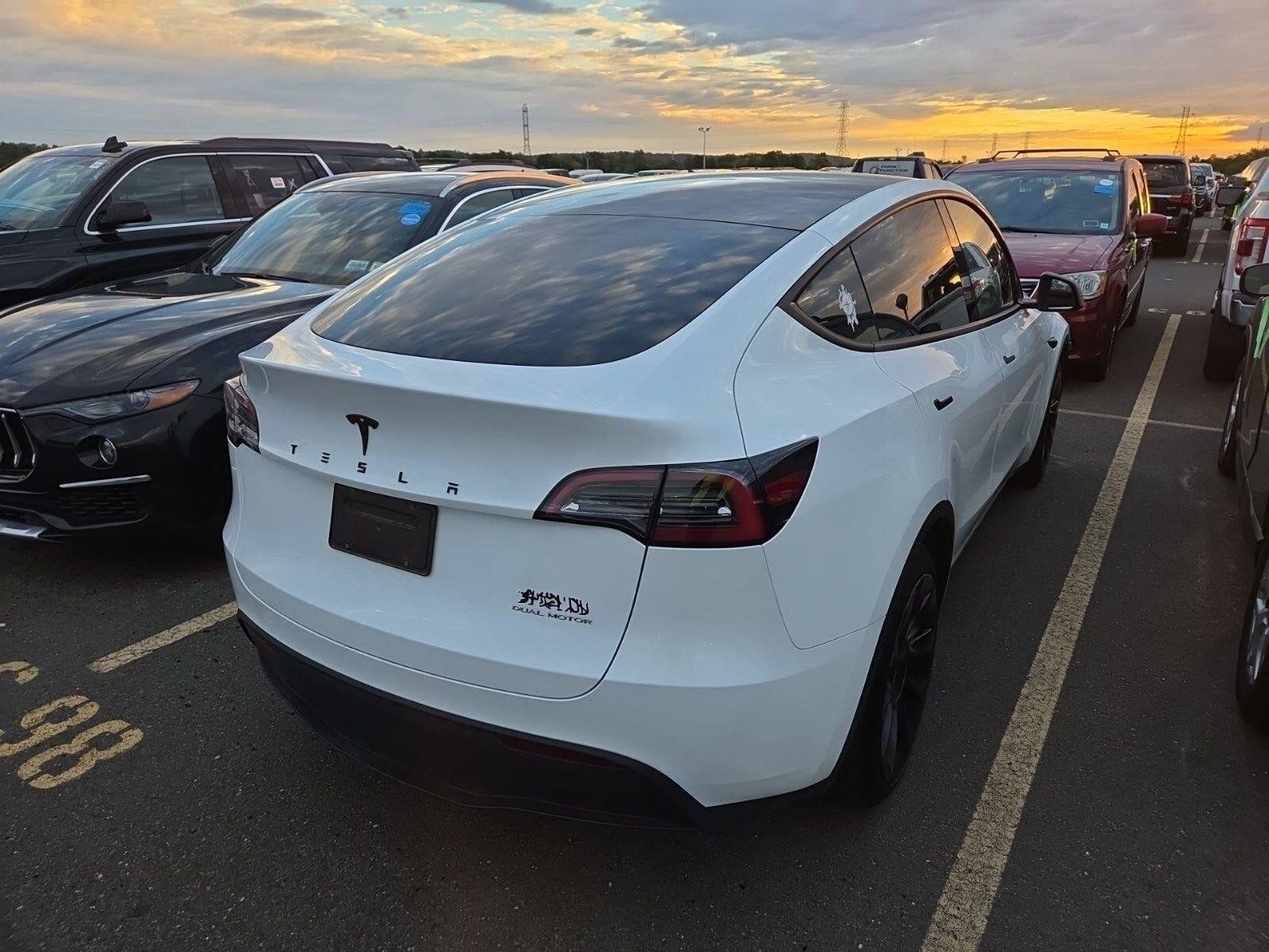 Used 2023 Tesla Model Y Long Range AWD/4WD image 3