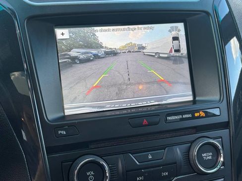 Used 2018 Ford Explorer XLT w/ Equipment Group 202A image 30