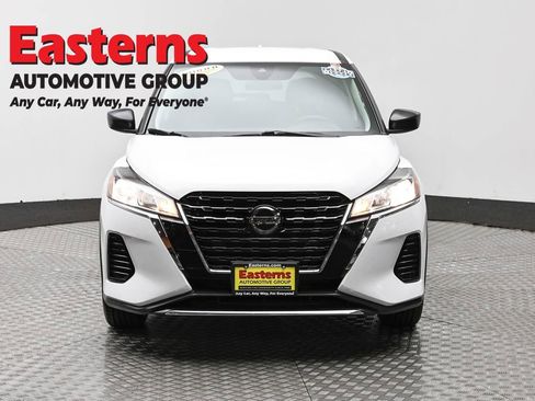 Used 2021 Nissan Kicks S image 2