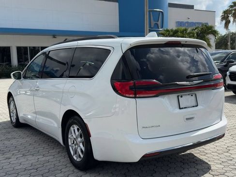 Used 2022 Chrysler Pacifica Touring-L FWD image 12