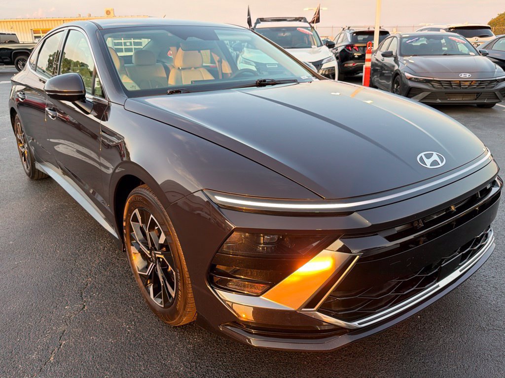 Used 2025 Hyundai Sonata SEL FWD image 8