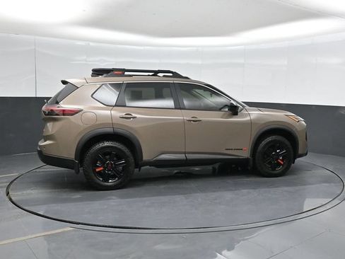 Used 2026 Nissan Rogue SV AWD/4WD image 4