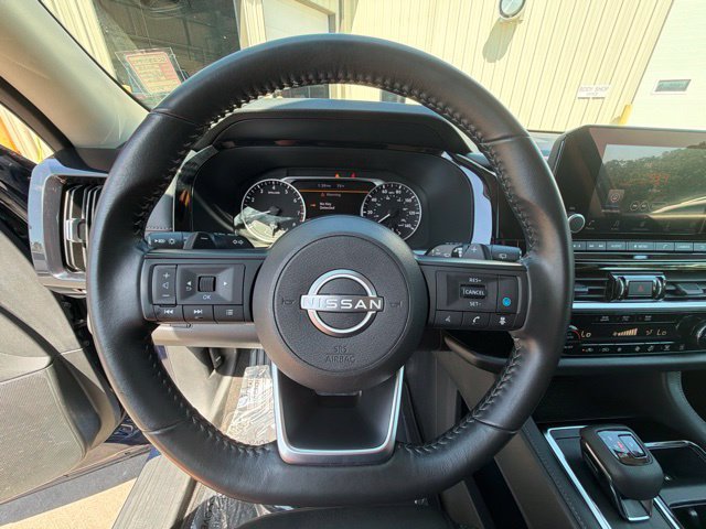 Used 2025 Nissan Pathfinder SV AWD/4WD image 27