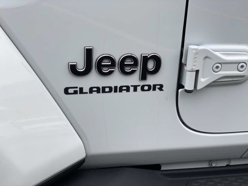 Certified 2022 Jeep Gladiator Overland image 13
