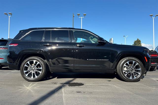 Used 2023 Jeep Grand Cherokee Overland w/ Luxury Tech Group IV AWD/4WD image 2