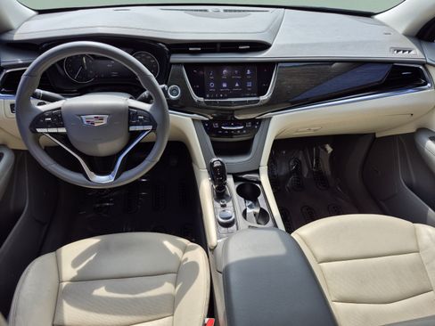 Used 2020 Cadillac XT6 Premium Luxury FWD image 10